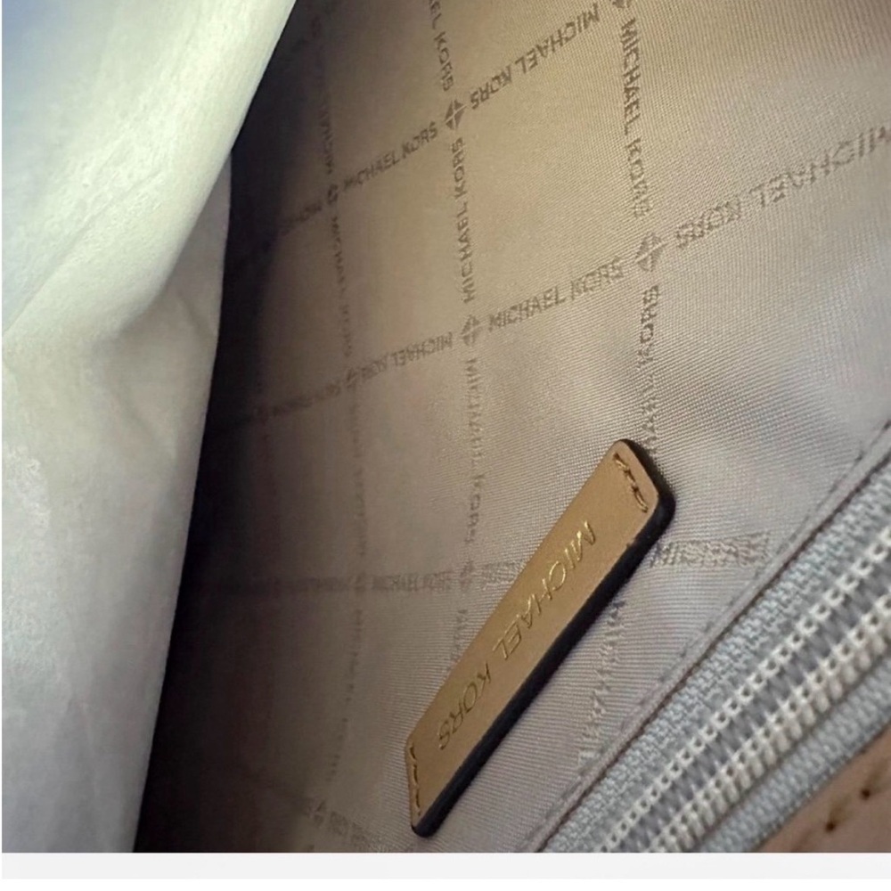 ❤️❤️❤️Authentic Michael Kors bag ❤️❤️❤️ - Picture 2 of 8